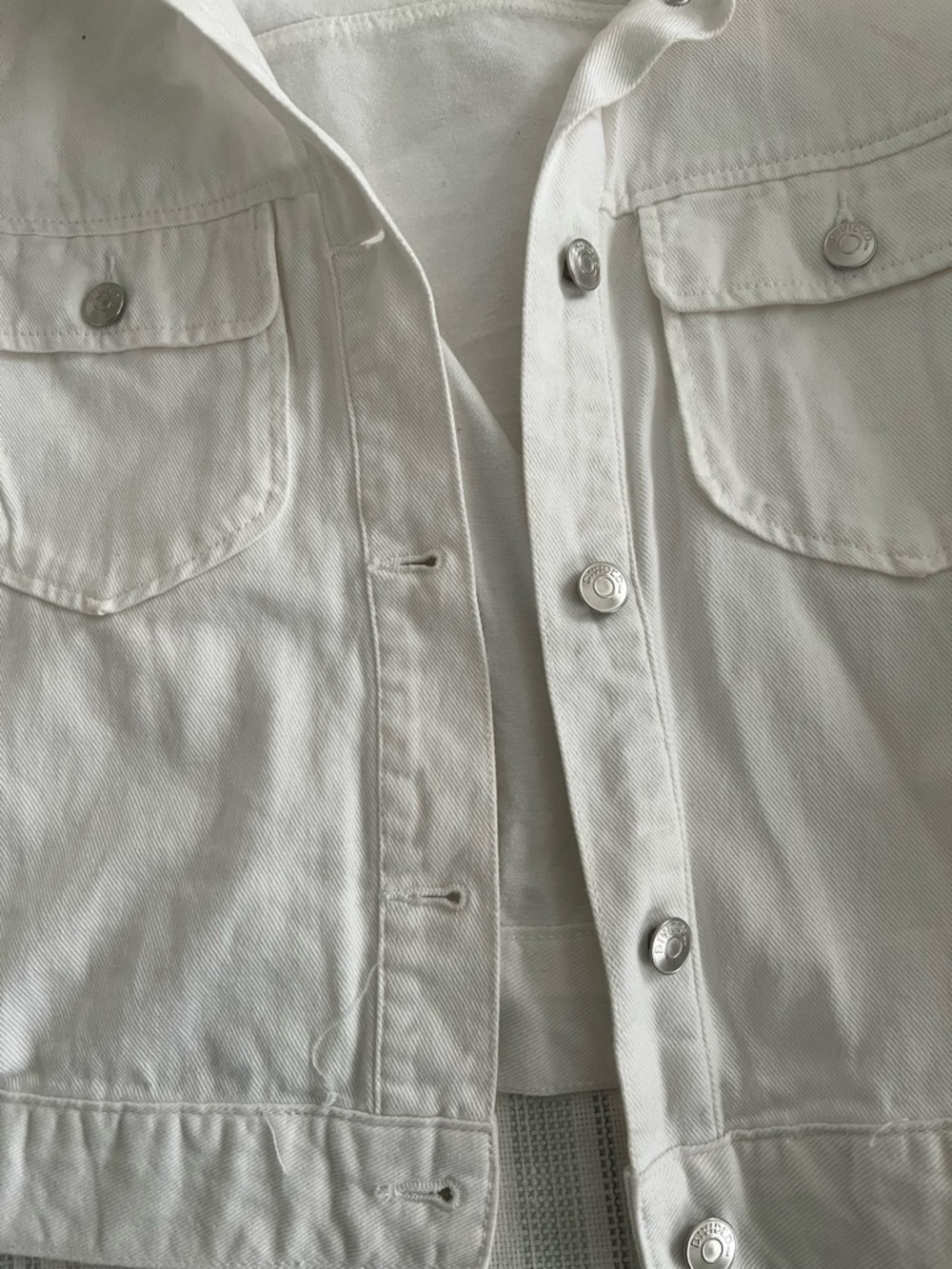 H& M Classic S White cropped Denim Jacket - Picture 3 of 8